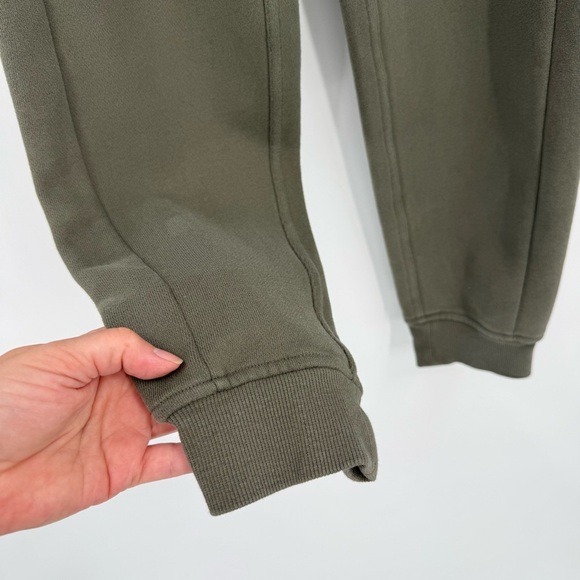 Lululemon Scuba High-Rise Jogger *Full Length in Army Green Size 0 - Picture 8 of 14